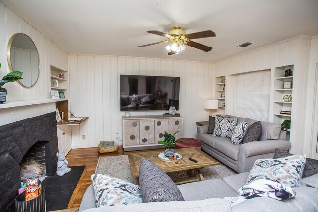 Photo - 2610 21st St