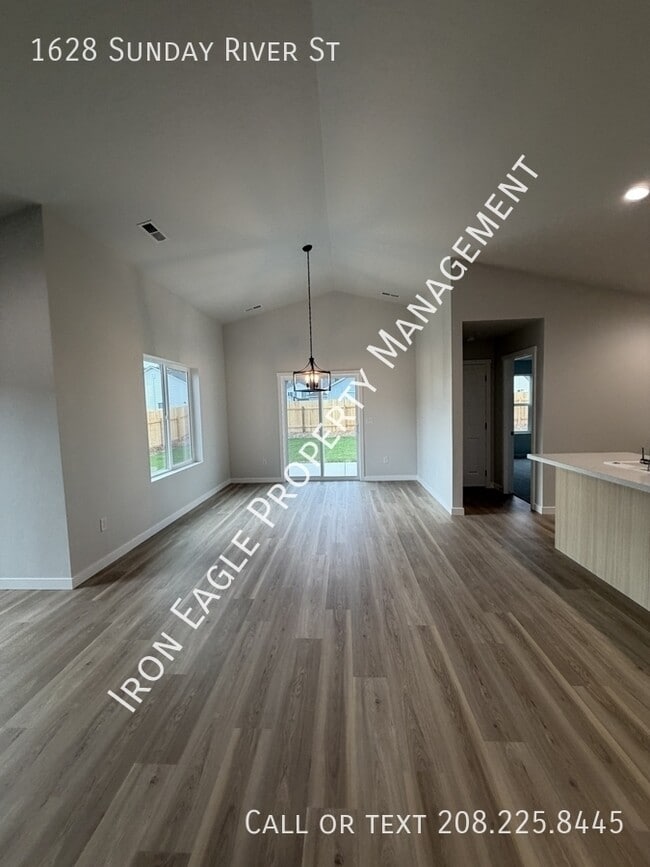 1628 Sunday River St