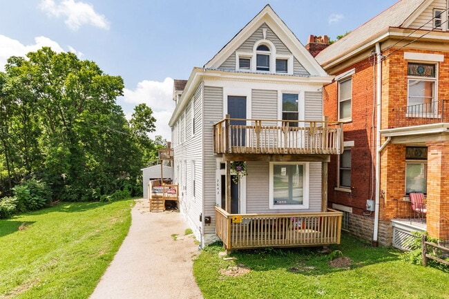 Building Photo - 3643 W 8th St Unit 2