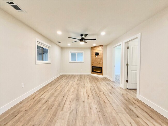 13555 Chisum Rd