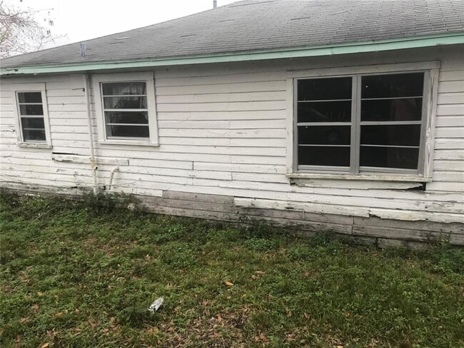 Photo - 2340 Broadway