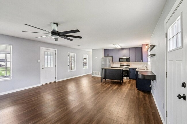 Photo - 755 E Bellville St