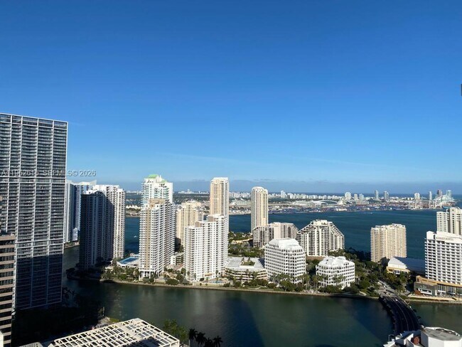 Building Photo - 950 Brickell Bay Dr Unit 4002