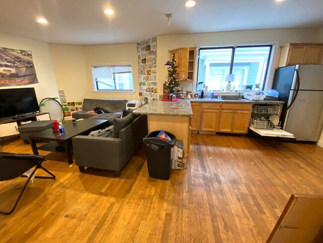 Photo - 72 Ashford St