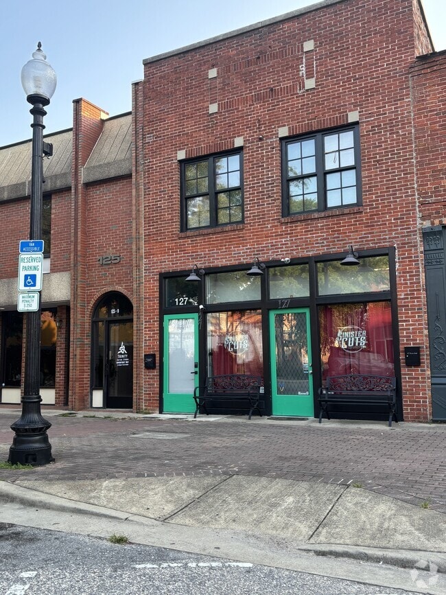 Building Photo - 127 Person St Rental