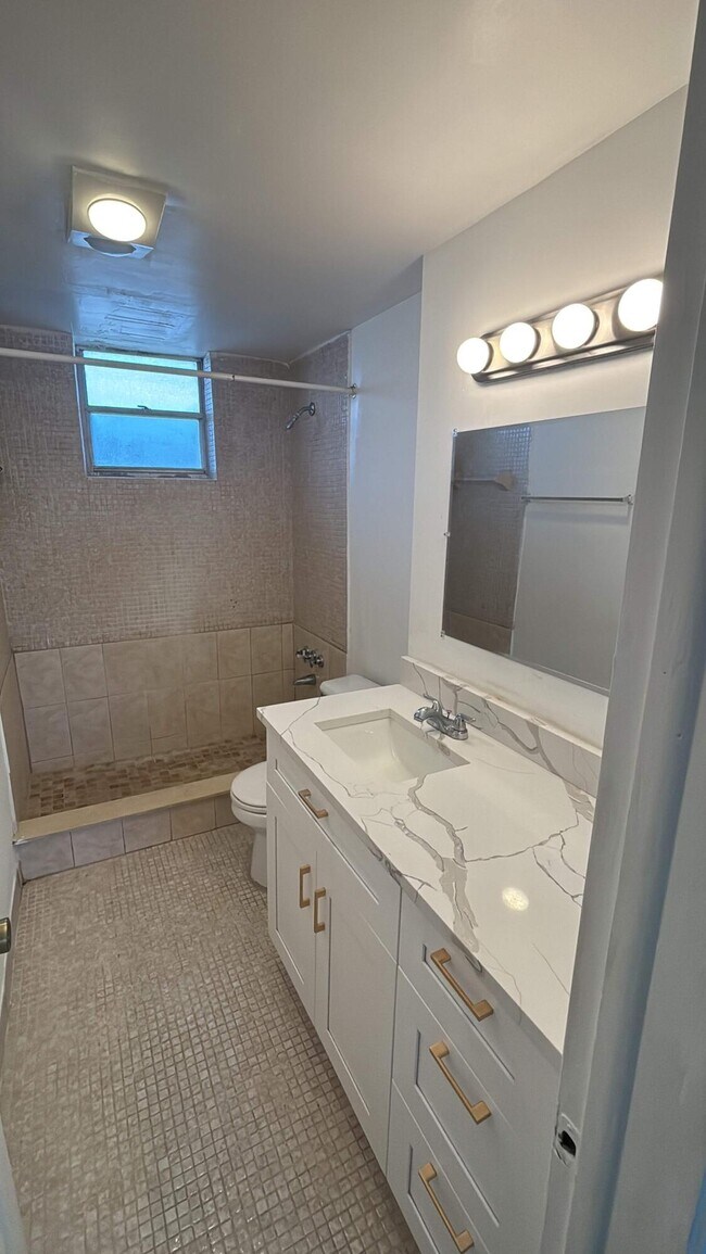 2940 NE 203rd St Unit C102