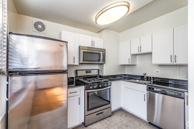 Studio, 1BA - 600SF