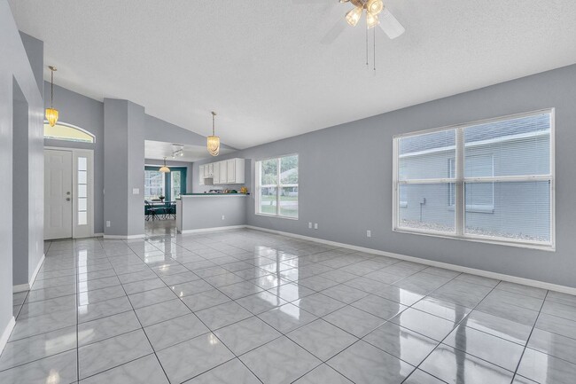 Photo - 4454 King Edward Dr