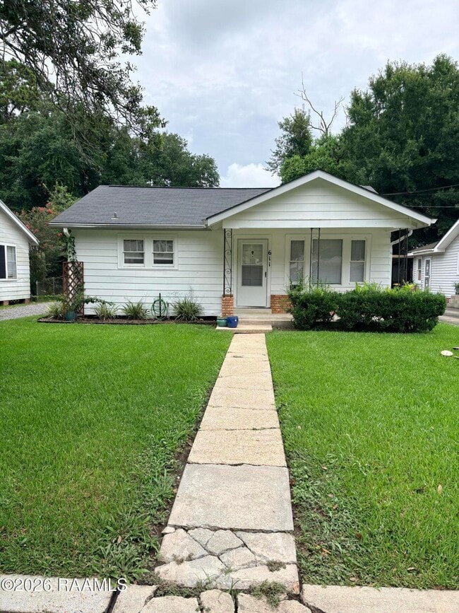 Building Photo - 611 Everette St
