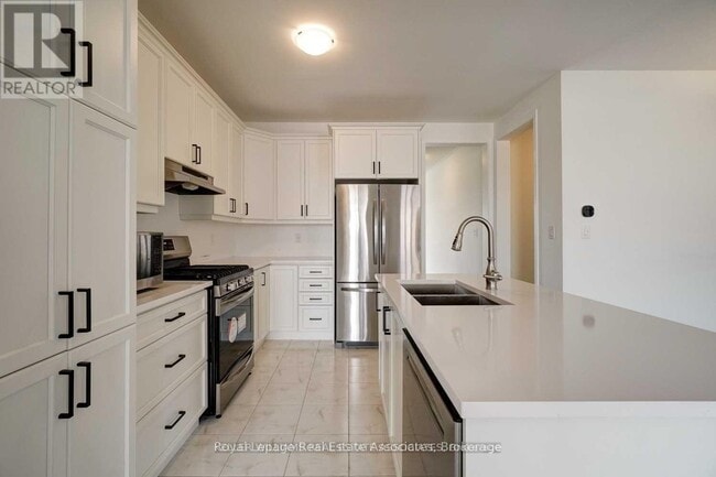 Photo - 359 Gordon Krantz Ave