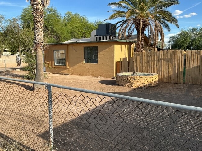 Building Photo - 455 W Thurber Rd Rental