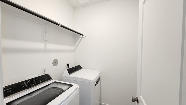 Building Photo - 6426 Seafoam Lake Dr