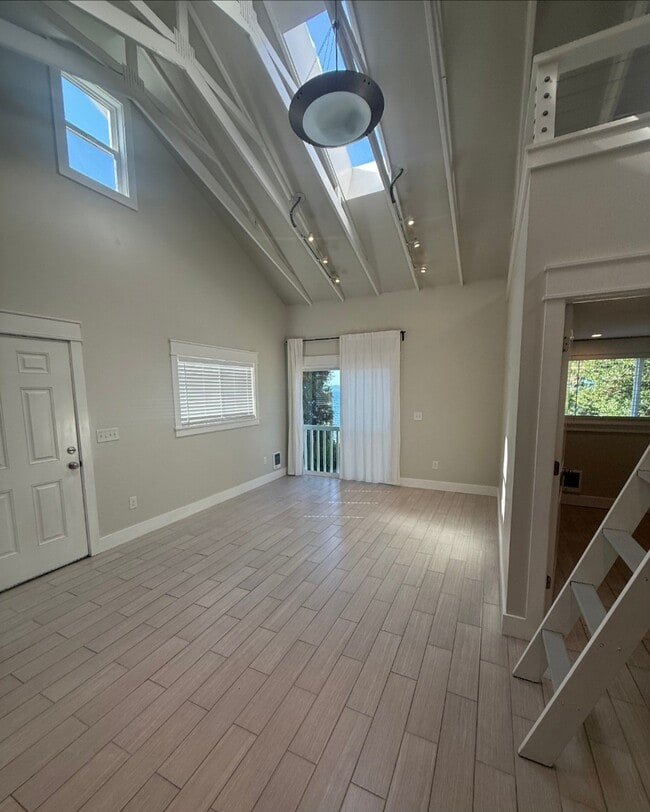 Building Photo - 6537 Beach Dr SW Rental