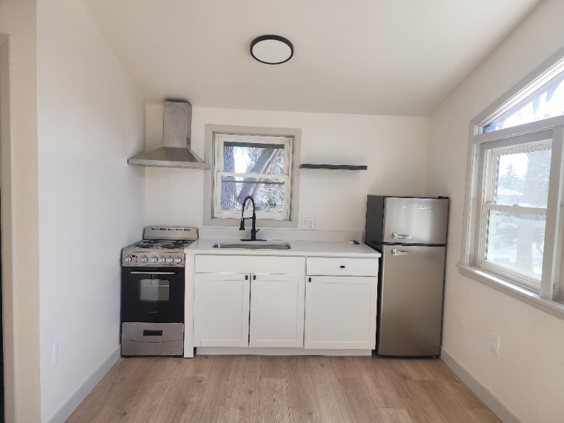 Photo - 860 S Quivas St