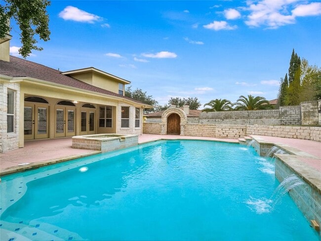 Photo - 1014 Challenger