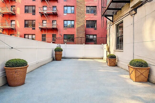 Building Photo - 5 W 103rd St Unit 1RW