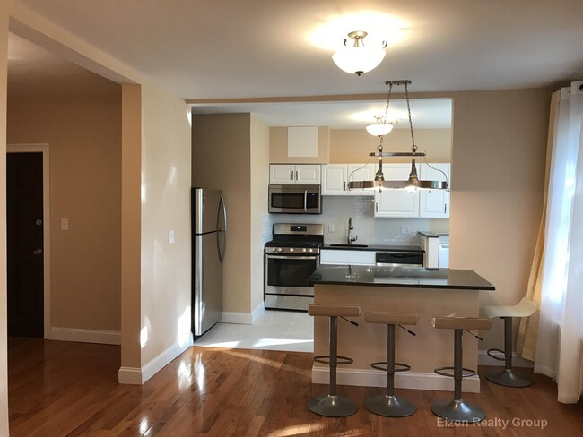 Building Photo - 1999 Commonwealth Ave Unit 31 Rental