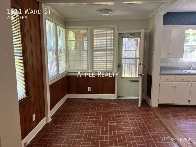 Photo - 1611 Ward St