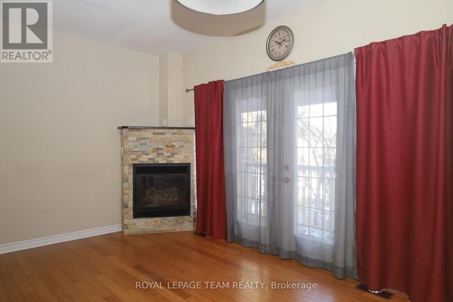 Photo - 2194 Niagara Dr