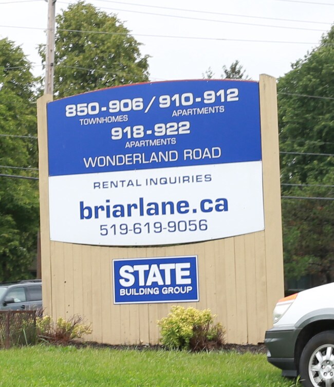 Photo - 918-922 Wonderland Road South