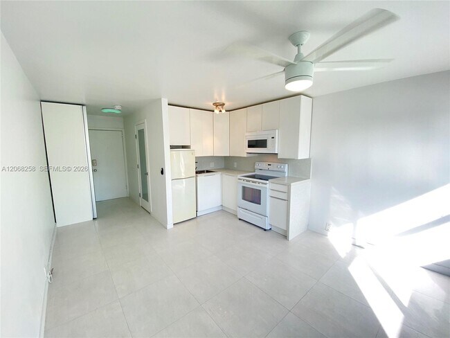 6484 Indian Creek Dr Unidad 205