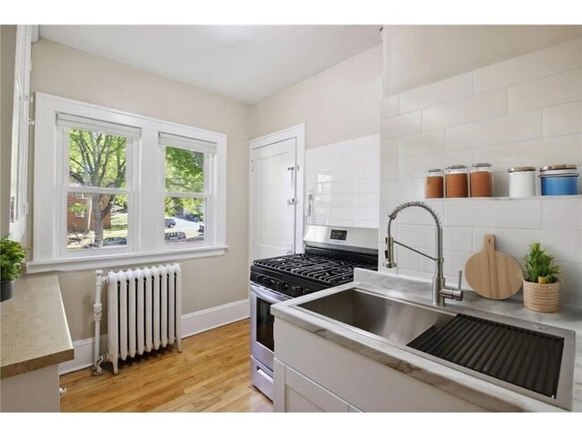 Photo - 2010 St Clair Ave