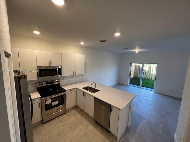 Building Photo - 2703 SE 10th St Rental