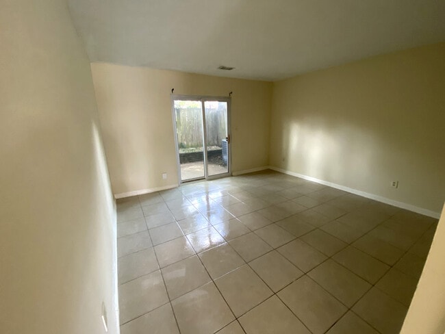 Photo - 184 Montmullin St