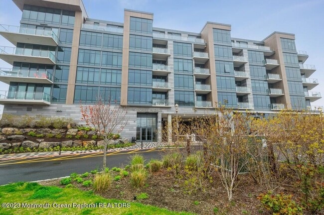 15 Morris Ave 303  