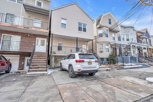 Photo - 165 Winfield Ave Unidad #4