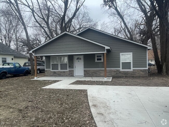 Building Photo - 1336 NE Michigan Ave Rental