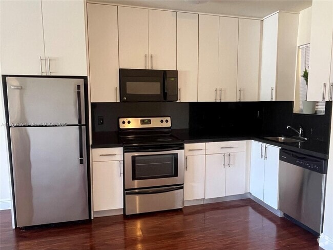 Building Photo - 2931 Sheridan Ave Unit 7 Rental