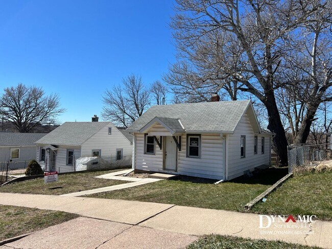 Building Photo - 403 S Wayland Ave Unit Apt. 1