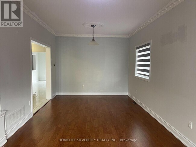 Photo - 4 Runnymede Crescent