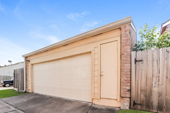 11807 Gatlinburg Dr