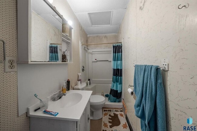 Photo - 902 W 8th St