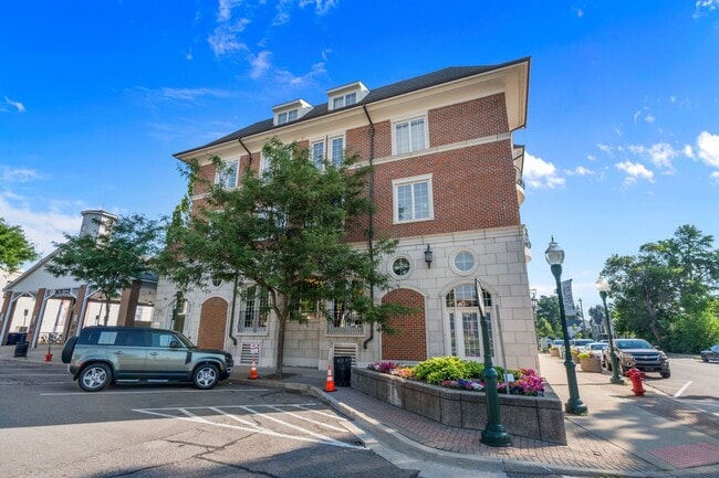 Photo - Exquisite Condo in Prime Plymouth Location