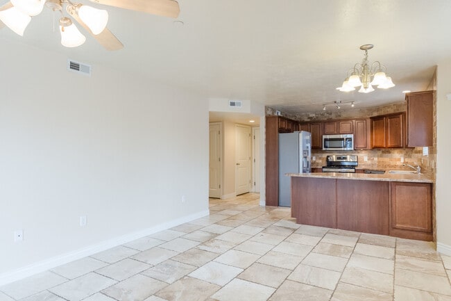 Photo - 3 Bedroom/2 bathroom Condo in Sandy