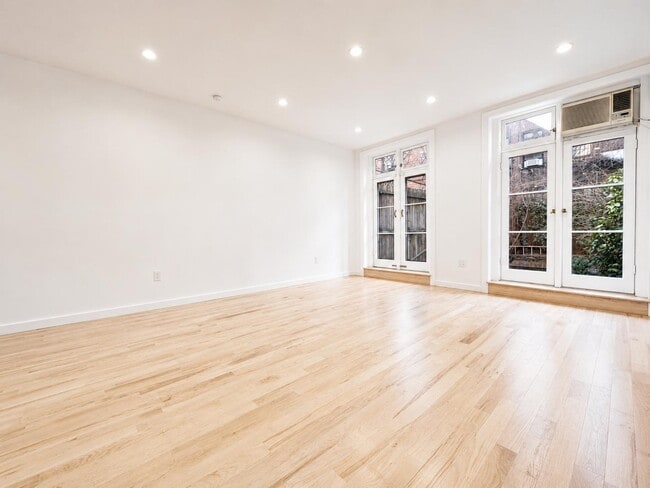 Photo - 54 W 9th St Unidad 1