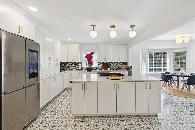 Photo - Room in House on Glenwhite Dr