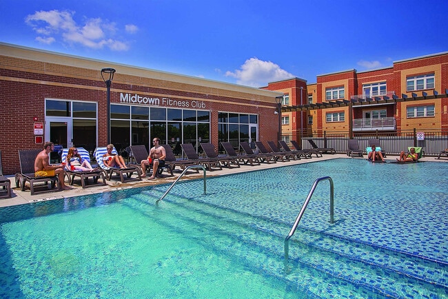 Roof top pool