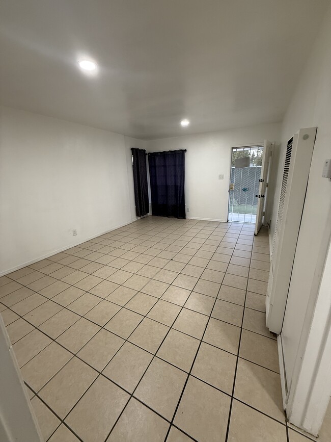 Living room - 20 H St Unit Apt B