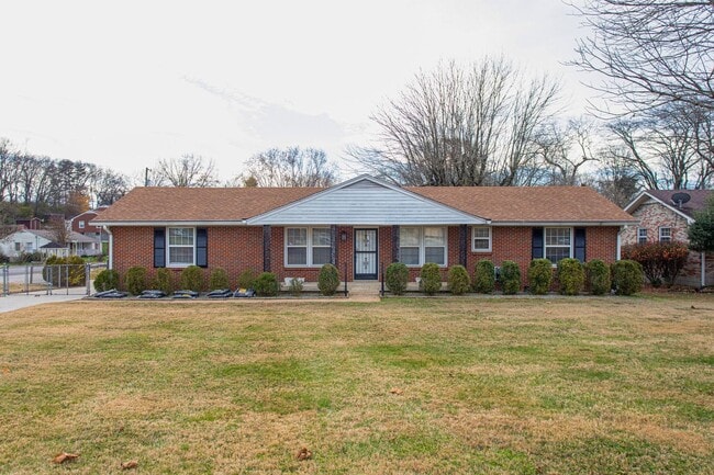 Building Photo - Stunning 4BE/2.5BA home at corner lot single story home!