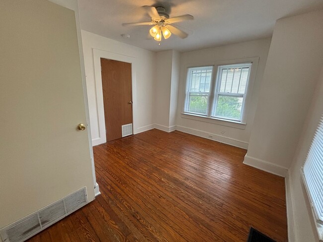 Photo - 625 Progress St NE