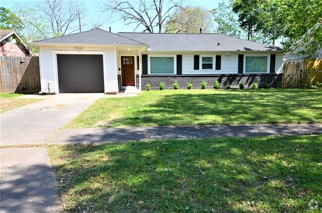Building Photo - 1906 Coulcrest Dr Rental
