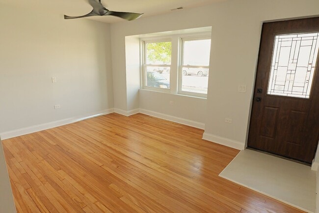 Photo - 11031 S Pulaski Rd