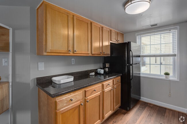 1BR, 1BA - 595 SF