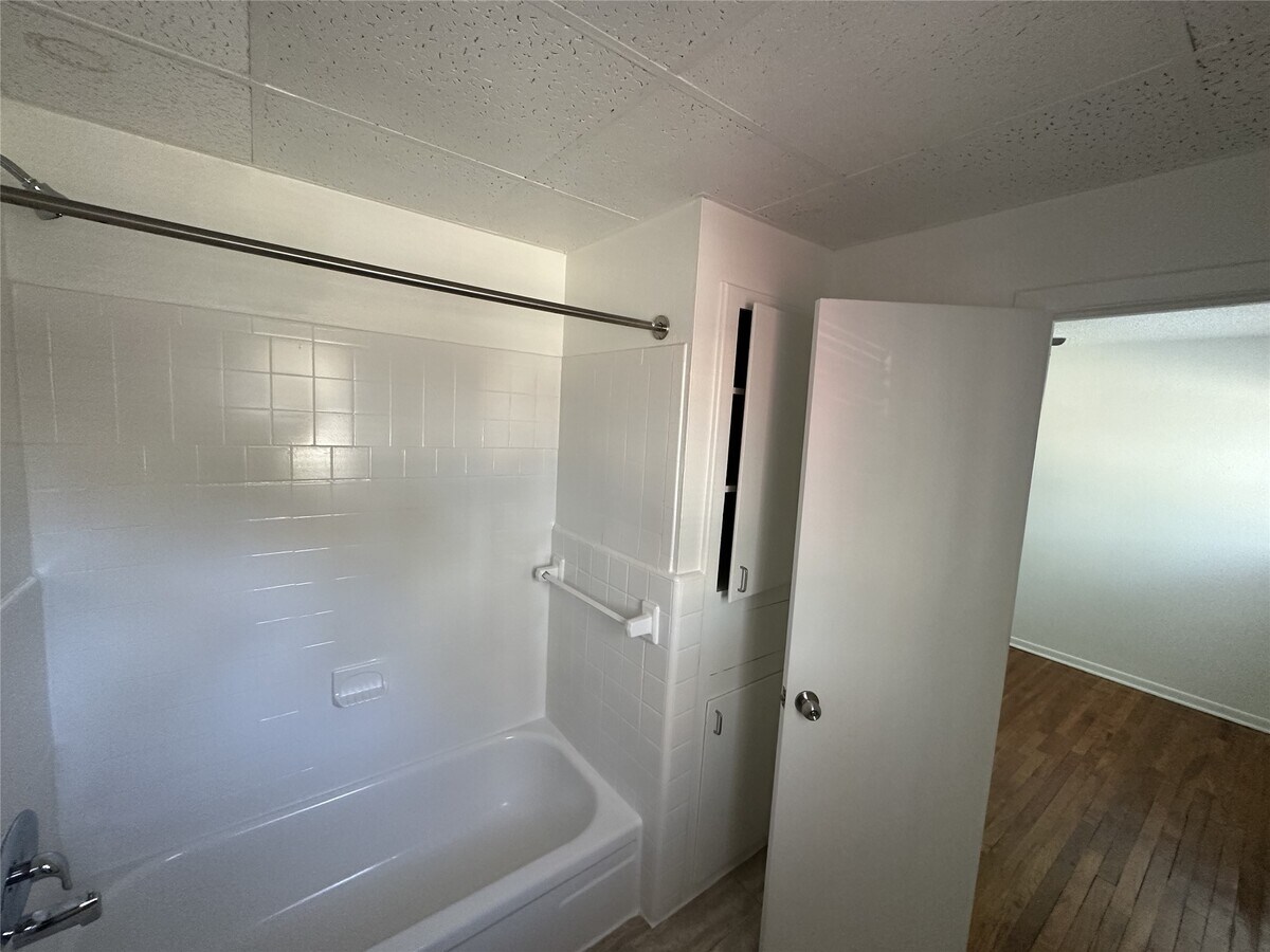 Photo - 4921 Crawford St