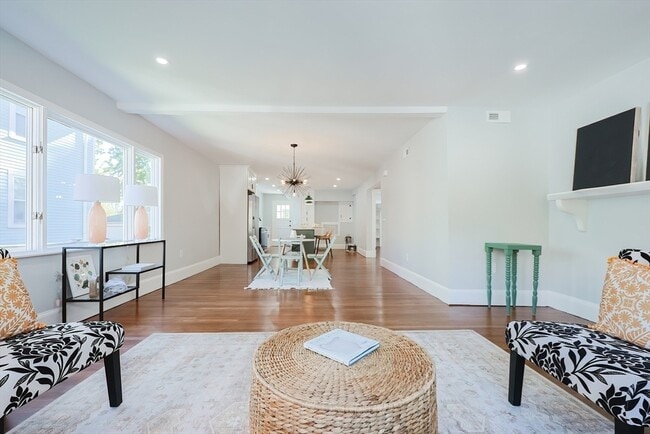 Building Photo - 111 Sharon St Unit 1