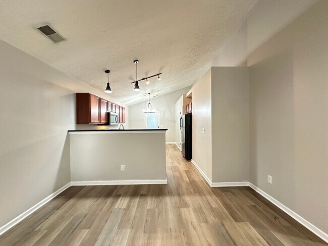 121 Blue Heron Pl